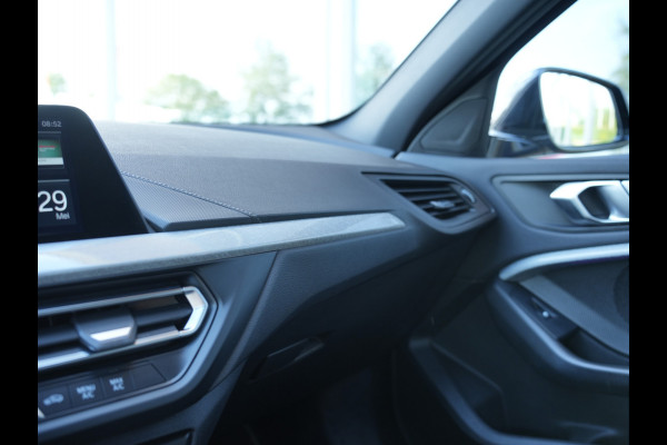 BMW 1-serie 118i Executive Edition DAB | Leer | sportstoelen | Apple/Android Auto