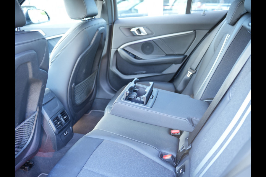 BMW 1-serie 118i Executive Edition DAB | Leer | sportstoelen | Apple/Android Auto