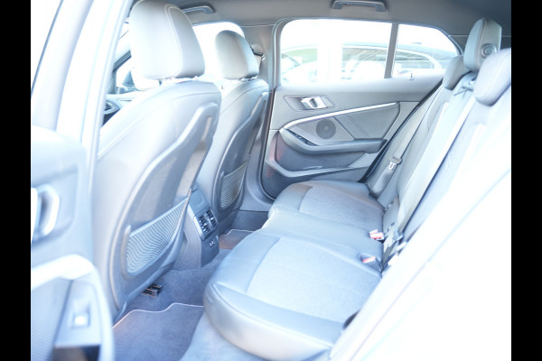 BMW 1-serie 118i Executive Edition DAB | Leer | sportstoelen | Apple/Android Auto