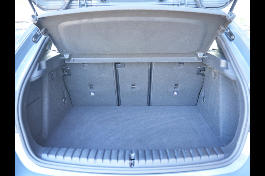 BMW 1-serie 118i Executive Edition DAB | Leer | sportstoelen | Apple/Android Auto