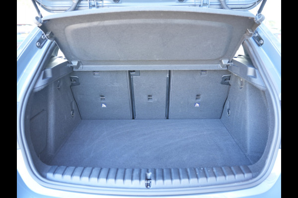 BMW 1-serie 118i Executive Edition DAB | Leer | sportstoelen | Apple/Android Auto