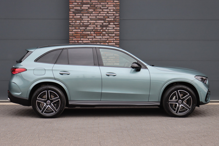 Mercedes-Benz GLC 300de 4MATIC AMG Line | Distronic+ | Panoramadak | Memory | Trekhaak | Digital Light | HUD | Verwarmd Stuurwiel | Surround Camera | Augmented Reality |