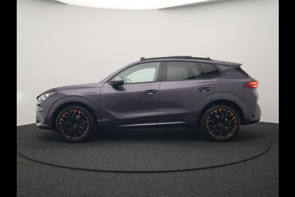 CUPRA Terramar 1.5 TSI e-Hybrid VZ Copper Edition PHEV 272pk DARK VOID METALLIC | Panodak | Head Up | Adaptive Cruise | 360 Camera | Lederen Sportstoelen Memory & Verwarmd | Sennheiser Premium Audio | Matrix LED | Sfeerverlichting | Stuur Verwarmd | Keyless | Blis | Plug In Hybrid |