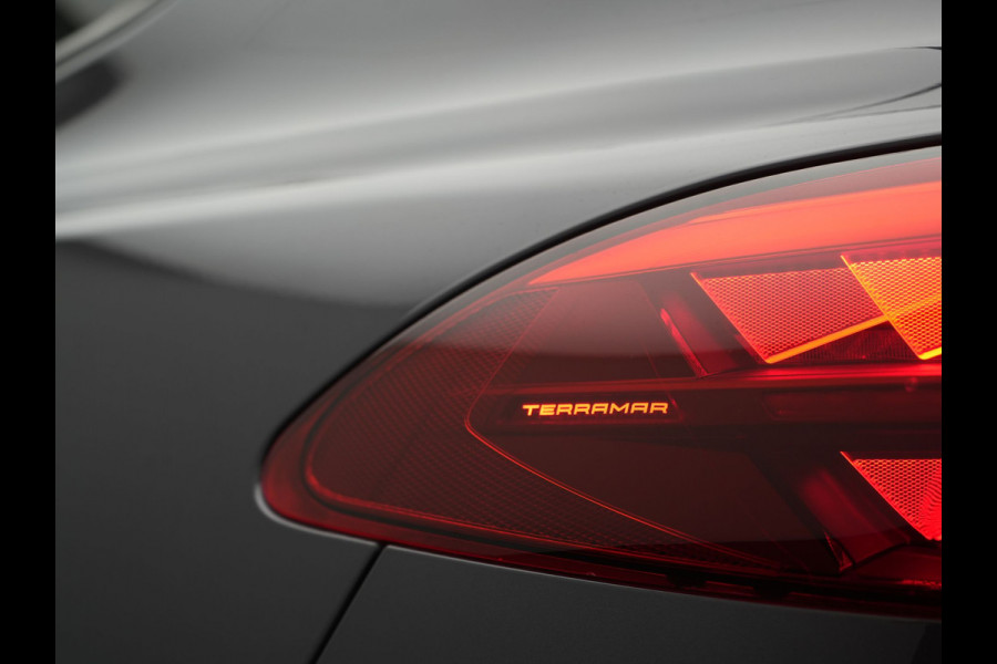 CUPRA Terramar 1.5 TSI e-Hybrid VZ Copper Edition PHEV 272pk DARK VOID METALLIC | Panodak | Head Up | Adaptive Cruise | 360 Camera | Lederen Sportstoelen Memory & Verwarmd | Sennheiser Premium Audio | Matrix LED | Sfeerverlichting | Stuur Verwarmd | Keyless | Blis | Plug In Hybrid |