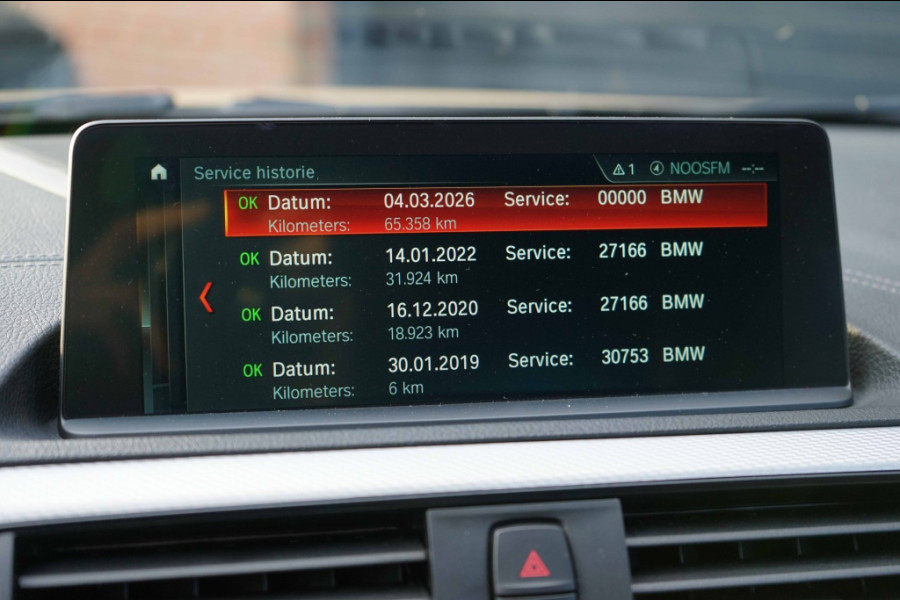 BMW 1-serie M140i xDrive Special Edition Akrapovic