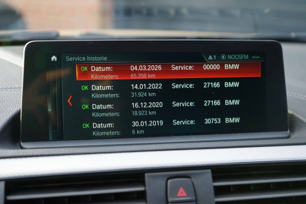 BMW 1-serie M140i xDrive Special Edition Akrapovic