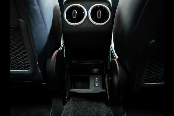 Mercedes-Benz GLA 250 e Business Solution AMG | AMG uitgevoerd | Trekhaak | Pano | Stoelverwarming |