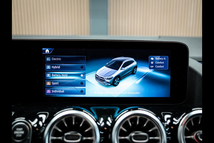 Mercedes-Benz GLA 250 e Business Solution AMG | AMG uitgevoerd | Trekhaak | Pano | Stoelverwarming |