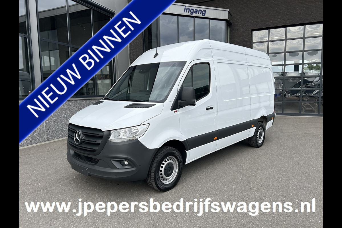 Mercedes-Benz Sprinter 317 CDI L2 H2 360 Camera / Trekhaak / MBUX / Navigatie / Parkeersensoren / Cruise control / Airco / 270 Graden achterdeuren