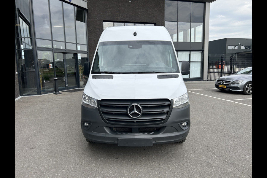 Mercedes-Benz Sprinter 317 CDI L2 H2 360 Camera / Trekhaak / MBUX / Navigatie / Parkeersensoren / Cruise control / Airco / 270 Graden achterdeuren