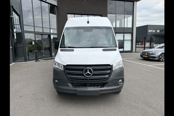 Mercedes-Benz Sprinter 317 CDI L2 H2 360 Camera / Trekhaak / MBUX / Navigatie / Parkeersensoren / Cruise control / Airco / 270 Graden achterdeuren