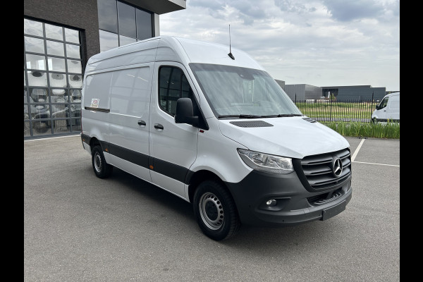 Mercedes-Benz Sprinter 317 CDI L2 H2 360 Camera / Trekhaak / MBUX / Navigatie / Parkeersensoren / Cruise control / Airco / 270 Graden achterdeuren