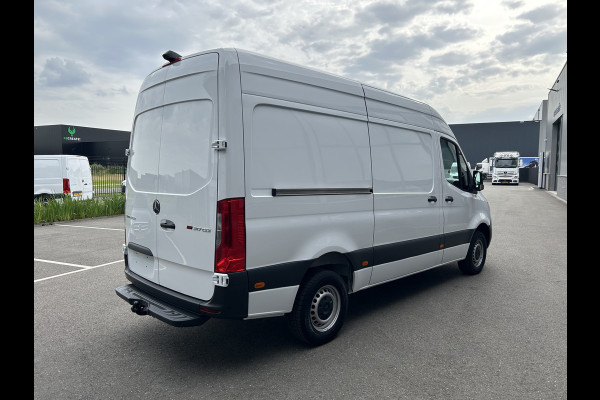 Mercedes-Benz Sprinter 317 CDI L2 H2 360 Camera / Trekhaak / MBUX / Navigatie / Parkeersensoren / Cruise control / Airco / 270 Graden achterdeuren