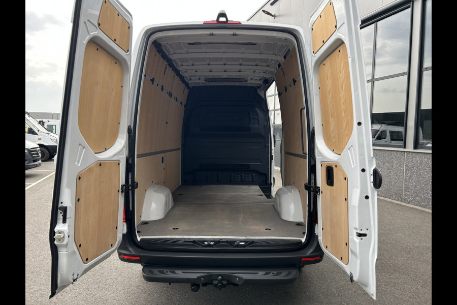 Mercedes-Benz Sprinter 317 CDI L2 H2 360 Camera / Trekhaak / MBUX / Navigatie / Parkeersensoren / Cruise control / Airco / 270 Graden achterdeuren
