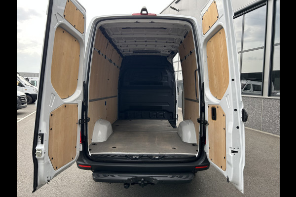 Mercedes-Benz Sprinter 317 CDI L2 H2 360 Camera / Trekhaak / MBUX / Navigatie / Parkeersensoren / Cruise control / Airco / 270 Graden achterdeuren