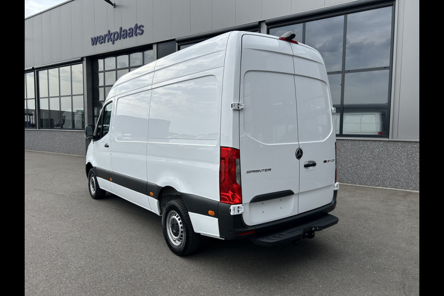 Mercedes-Benz Sprinter 317 CDI L2 H2 360 Camera / Trekhaak / MBUX / Navigatie / Parkeersensoren / Cruise control / Airco / 270 Graden achterdeuren