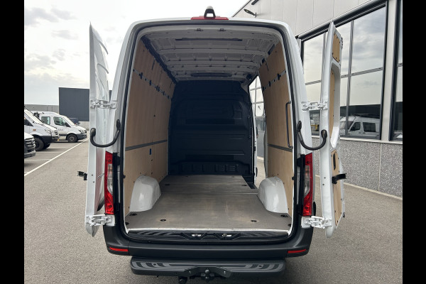Mercedes-Benz Sprinter 317 CDI L2 H2 360 Camera / Trekhaak / MBUX / Navigatie / Parkeersensoren / Cruise control / Airco / 270 Graden achterdeuren