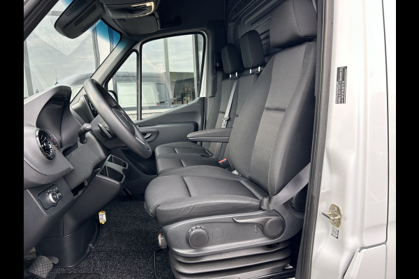 Mercedes-Benz Sprinter 317 CDI L2 H2 360 Camera / Trekhaak / MBUX / Navigatie / Parkeersensoren / Cruise control / Airco / 270 Graden achterdeuren