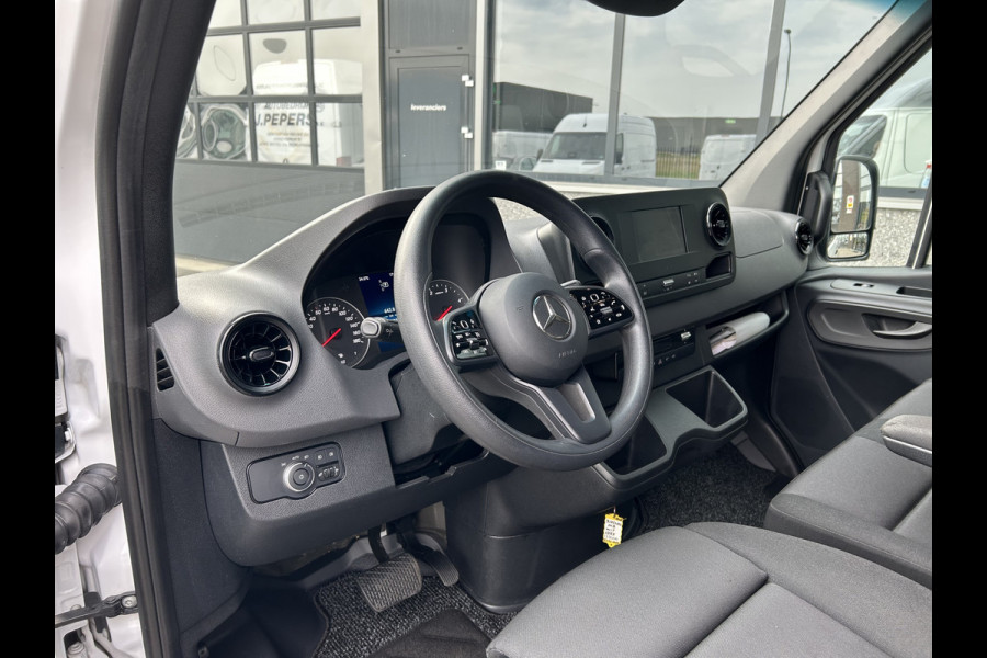 Mercedes-Benz Sprinter 317 CDI L2 H2 360 Camera / Trekhaak / MBUX / Navigatie / Parkeersensoren / Cruise control / Airco / 270 Graden achterdeuren