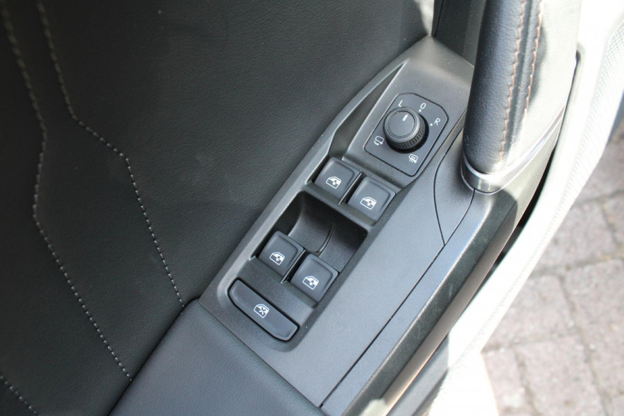 CUPRA Formentor 1.4 e-Hybrid VZ Performance | Wegklapbare trekhaak | Elek. klep | Stuur & Stoelverwarming | Camera | Adaptive cruise control | Memory seats