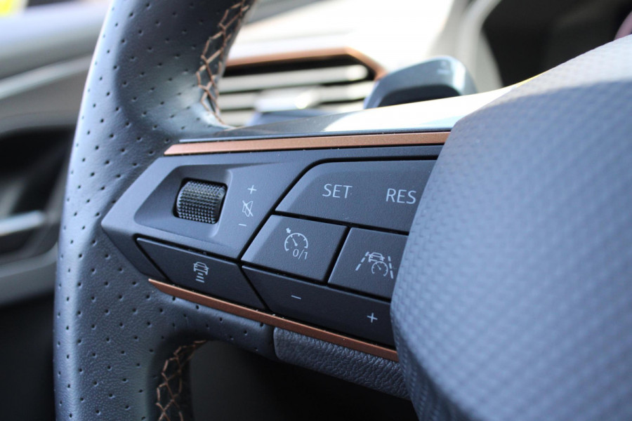 CUPRA Formentor 1.4 e-Hybrid VZ Performance | Wegklapbare trekhaak | Elek. klep | Stuur & Stoelverwarming | Camera | Adaptive cruise control | Memory seats