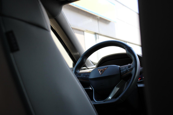CUPRA Formentor 1.4 e-Hybrid VZ Performance | Wegklapbare trekhaak | Elek. klep | Stuur & Stoelverwarming | Camera | Adaptive cruise control | Memory seats