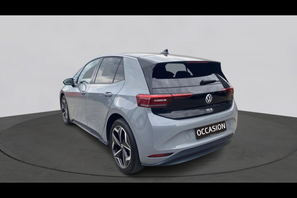 Volkswagen ID.3 First Plus 58 kWh SOH 91% | IQ.Light | Trekhaak | Camera | 19" | Navi