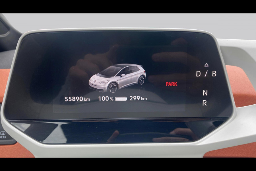Volkswagen ID.3 First Plus 58 kWh SOH 91% | IQ.Light | Trekhaak | Camera | 19" | Navi