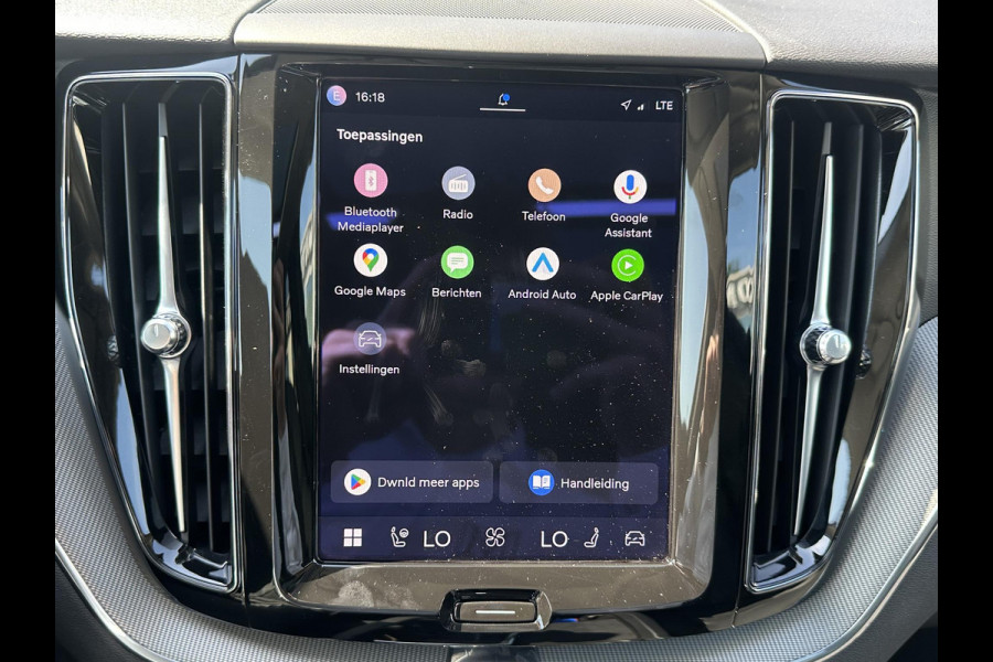 Volvo XC60 2.0 T6 Plug-in hybrid AWD R-Design | BOMVOL!! | 22K KM!! | STOEL STUURVERWARMING | PANO | ELEK. TREKHAAK | ADAP. CRUISRE | MEM. STOELEN | ACHTERBANK VERWARMD | ELEK. ACHTERKLEP | 12 MND BOVAG GARANTIE | DEALER ONDERHOUDEN |