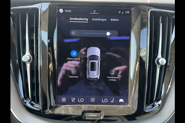 Volvo XC60 2.0 T6 Plug-in hybrid AWD R-Design | BOMVOL!! | 22K KM!! | STOEL STUURVERWARMING | PANO | ELEK. TREKHAAK | ADAP. CRUISRE | MEM. STOELEN | ACHTERBANK VERWARMD | ELEK. ACHTERKLEP | 12 MND BOVAG GARANTIE | DEALER ONDERHOUDEN |