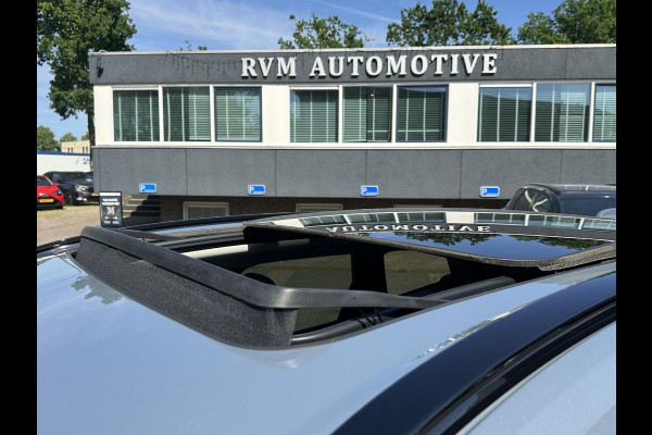 Volvo XC60 2.0 T6 Plug-in hybrid AWD R-Design | BOMVOL!! | 22K KM!! | STOEL STUURVERWARMING | PANO | ELEK. TREKHAAK | ADAP. CRUISRE | MEM. STOELEN | ACHTERBANK VERWARMD | ELEK. ACHTERKLEP | 12 MND BOVAG GARANTIE | DEALER ONDERHOUDEN |