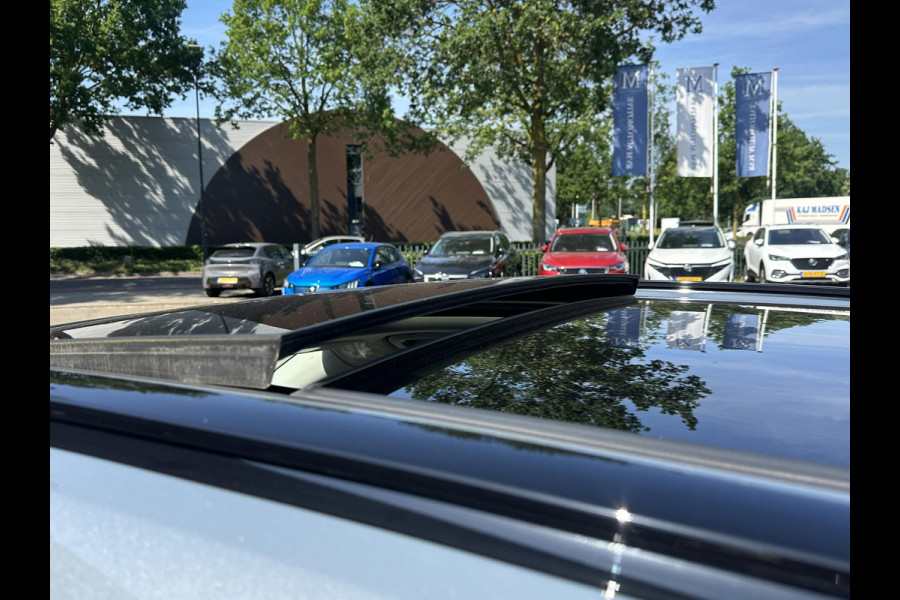 Volvo XC60 2.0 T6 Plug-in hybrid AWD R-Design | BOMVOL!! | 22K KM!! | STOEL STUURVERWARMING | PANO | ELEK. TREKHAAK | ADAP. CRUISRE | MEM. STOELEN | ACHTERBANK VERWARMD | ELEK. ACHTERKLEP | 12 MND BOVAG GARANTIE | DEALER ONDERHOUDEN |