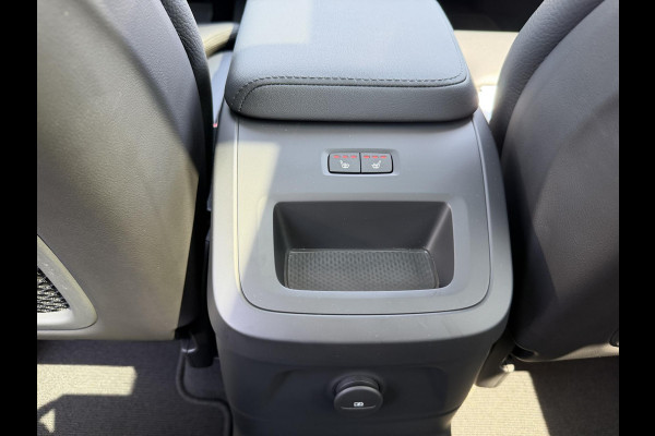 Volvo XC60 2.0 T6 Plug-in hybrid AWD R-Design | BOMVOL!! | 22K KM!! | STOEL STUURVERWARMING | PANO | ELEK. TREKHAAK | ADAP. CRUISRE | MEM. STOELEN | ACHTERBANK VERWARMD | ELEK. ACHTERKLEP | 12 MND BOVAG GARANTIE | DEALER ONDERHOUDEN |