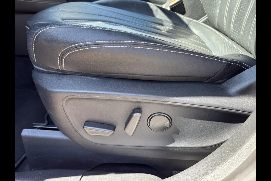 Ford Kuga 2.5 PHEV Vignale 225pk Wegklapbare Trekhaak | Adaptieve Cruise | Winterpack | Elektrische Achterklep | Head up Display | 20 inch velgen