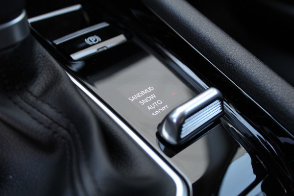 Jeep Compass 4xe 240 Plug-in Hybrid Electric Summit | Leder | Winterpack | Camera | Stoelverwarming/ventilatie | Compleet