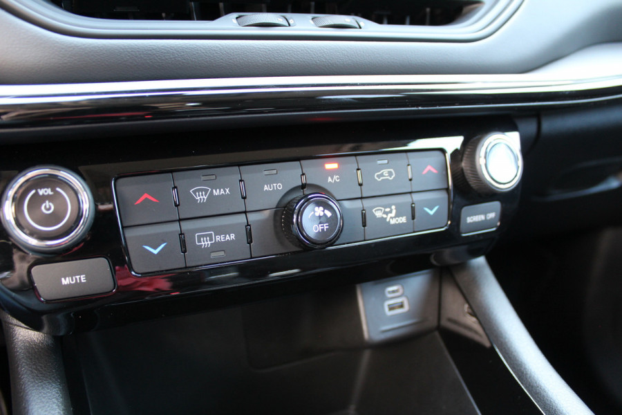 Jeep Compass 4xe 240 Plug-in Hybrid Electric Summit | Leder | Winterpack | Camera | Stoelverwarming/ventilatie | Compleet