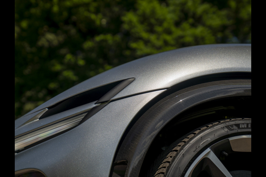 Ferrari Purosangue 6.5 V12 | Sanu Silver | Full Carbon | Alcantara interior
