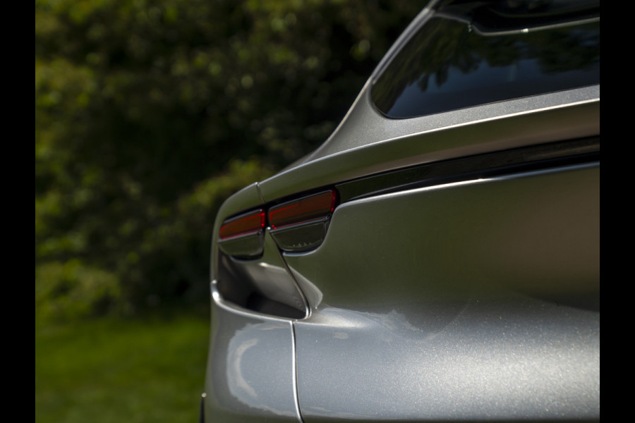 Ferrari Purosangue 6.5 V12 | Sanu Silver | Full Carbon | Alcantara interior