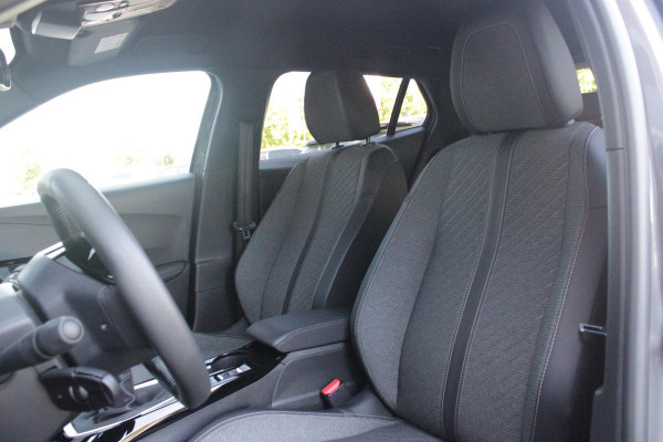 Peugeot 2008 1.2 100PK ALLURE | DRAADLOZE APPLE CARPLAY/ANDROID AUTO | PARKEERSENSOREN VOOR + ACHTER | CRUISE CONTROL | DAB+ RADIO | CLIMATE CONTROL | 17" LICHTMETALEN VELGEN |