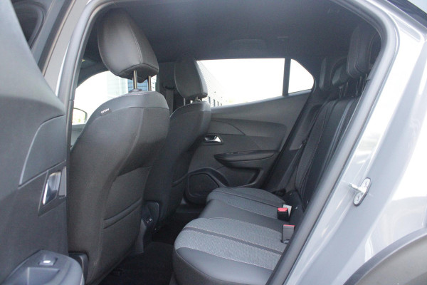 Peugeot 2008 1.2 100PK ALLURE | DRAADLOZE APPLE CARPLAY/ANDROID AUTO | PARKEERSENSOREN VOOR + ACHTER | CRUISE CONTROL | DAB+ RADIO | CLIMATE CONTROL | 17" LICHTMETALEN VELGEN |
