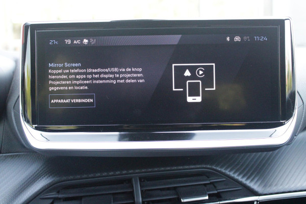 Peugeot 2008 1.2 100PK ALLURE | DRAADLOZE APPLE CARPLAY/ANDROID AUTO | PARKEERSENSOREN VOOR + ACHTER | CRUISE CONTROL | DAB+ RADIO | CLIMATE CONTROL | 17" LICHTMETALEN VELGEN |
