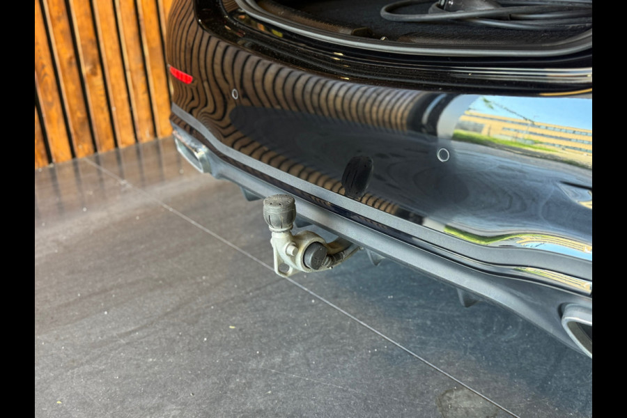 Mercedes-Benz C-Klasse 300 e AMG Line / Pano / Burmester / Camera / Sfeerverlichting / Stoelverwarming / Trekhaak / DAB