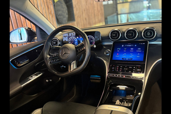 Mercedes-Benz C-Klasse 300 e AMG Line / Pano / Burmester / Camera / Sfeerverlichting / Stoelverwarming / Trekhaak / DAB