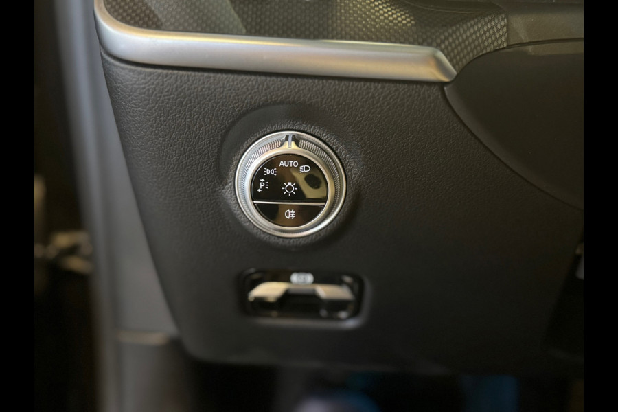 Mercedes-Benz C-Klasse 300 e AMG Line / Pano / Burmester / Camera / Sfeerverlichting / Stoelverwarming / Trekhaak / DAB
