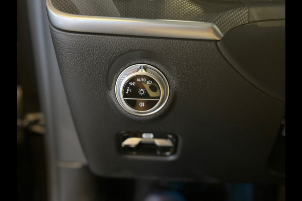 Mercedes-Benz C-Klasse 300 e AMG Line / Pano / Burmester / Camera / Sfeerverlichting / Stoelverwarming / Trekhaak / DAB