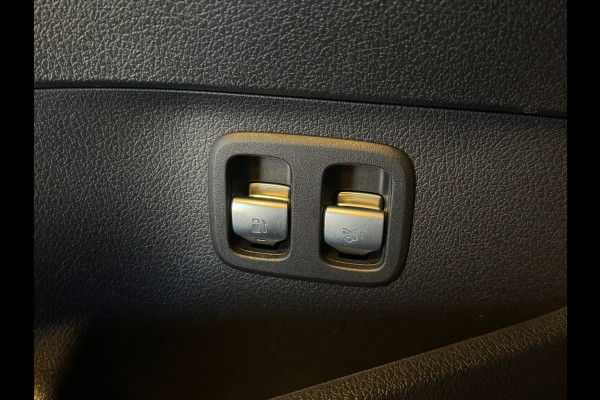 Mercedes-Benz C-Klasse 300 e AMG Line / Pano / Burmester / Camera / Sfeerverlichting / Stoelverwarming / Trekhaak / DAB