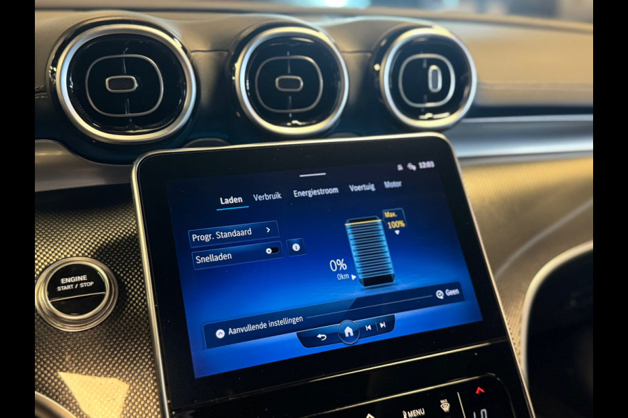 Mercedes-Benz C-Klasse 300 e AMG Line / Pano / Burmester / Camera / Sfeerverlichting / Stoelverwarming / Trekhaak / DAB