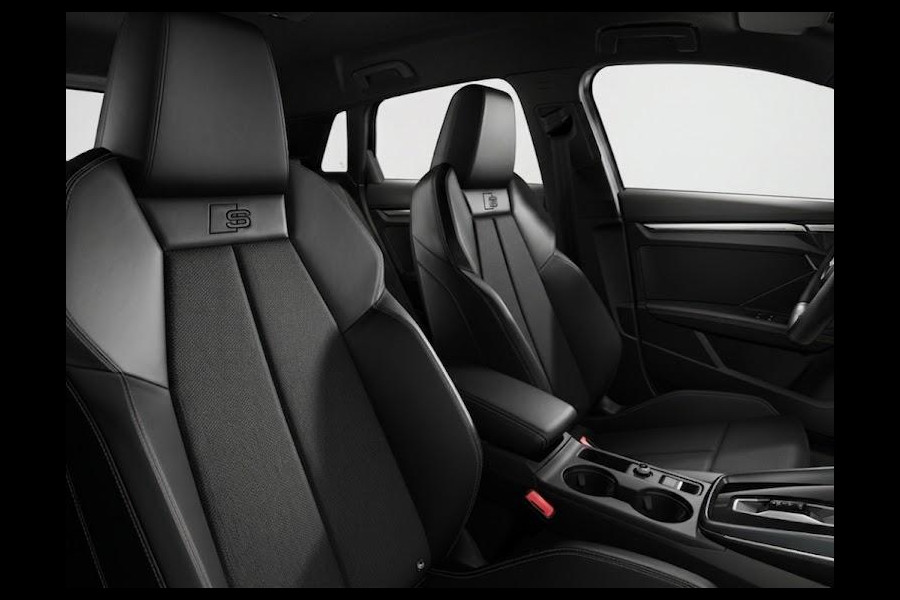 Audi A3 Sportback S edition 40 TFSI e 204 pk | Comfortpakket plus |  Lichtpakket plus ambient light | Trekhaak | S-int. zwart leder-kunstleder |