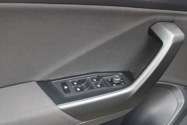Volkswagen T-Roc 1.0 TSI Life Virtual cockpit Navi Camera Led Privacy glass Bj:2022