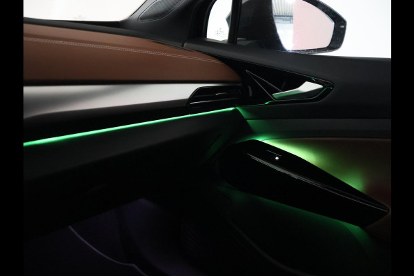 Volkswagen ID.4 PRO 77 kWh + WEGKL. TREKHAAK | ADAPTIVE CRUISE | WARMTEPOMP | STUUR/STOELVERW. | CAMERA | SFEERVERLICHTING